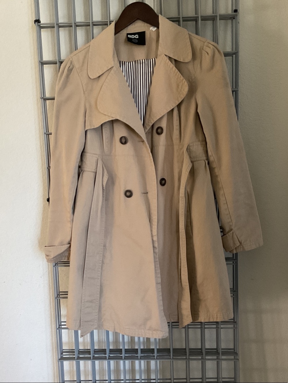 BDG Camel Double-Breasted Trench Coat. EUC M - Picture 3 of 7